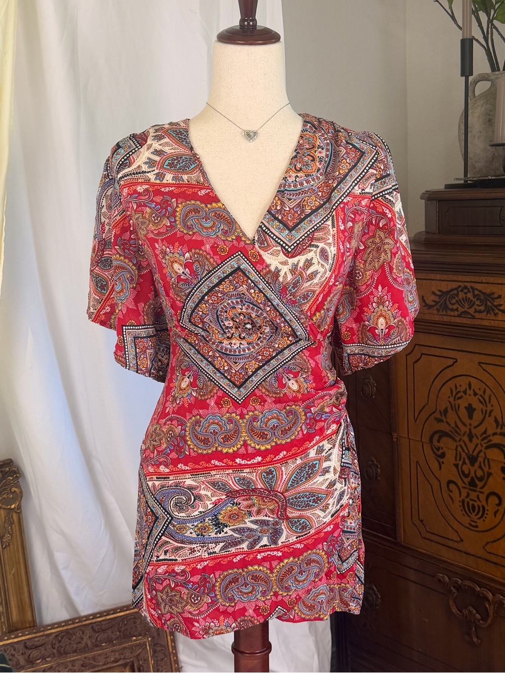 Boho Coastal Vacation Wrap Fairy ChicVibrant Red Paisley V-Neck Mini Tunic Dress